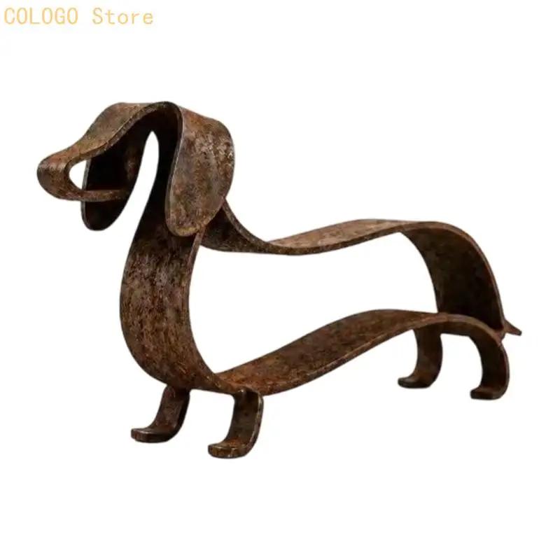 Statue chien d'aspect patiné avec Construction en métal à cadre ouvert pour affichage décoratif bure