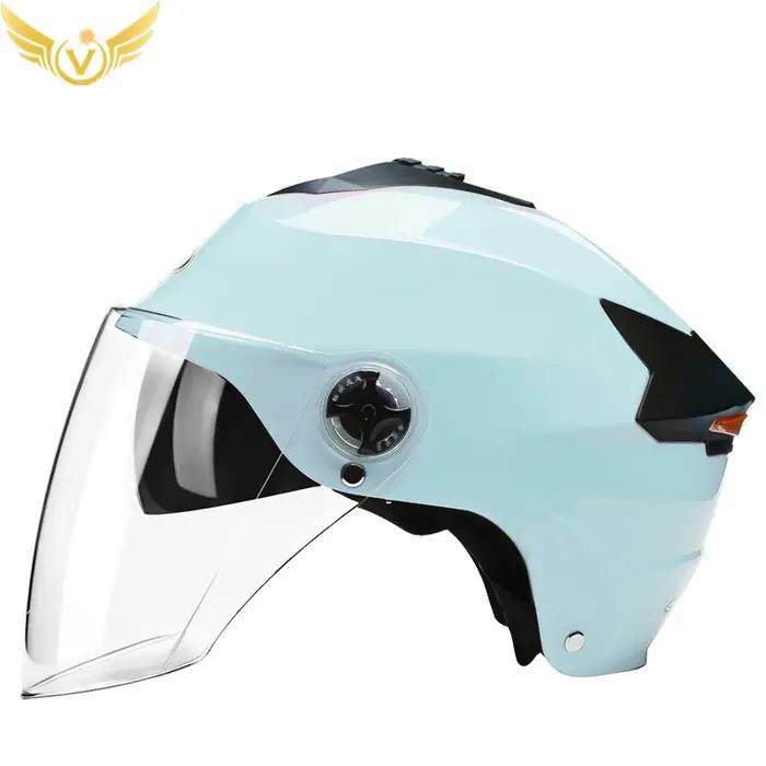 Casques de moto avec lumières Led