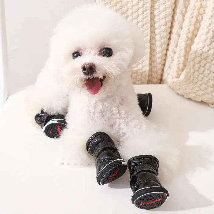 Bottes de neige coordonnantes pour petits chiens