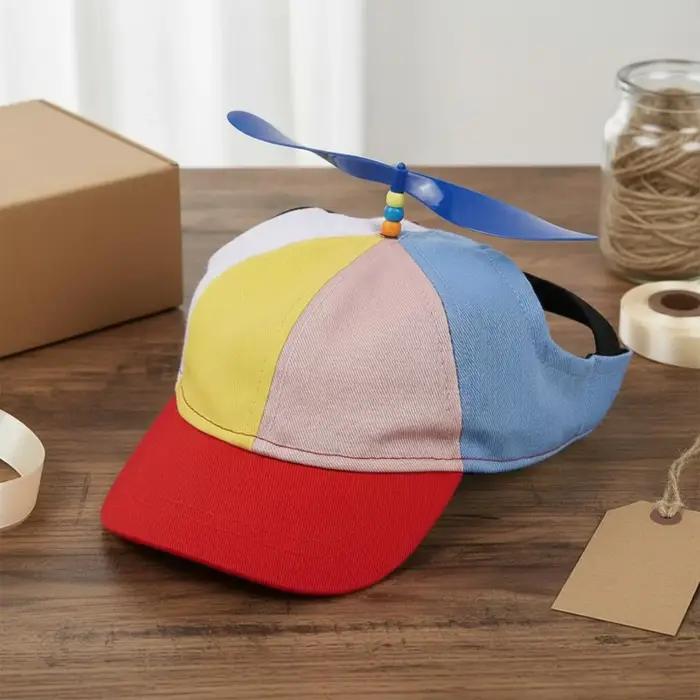 Casquette hélicoptère arc-en-ciel pour chien avec hélice rotative et sangle réglable pour sorties et fêtes occasions spéciales