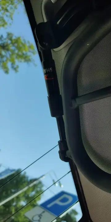 Grille de séparation de cargaison à ressort à gaz