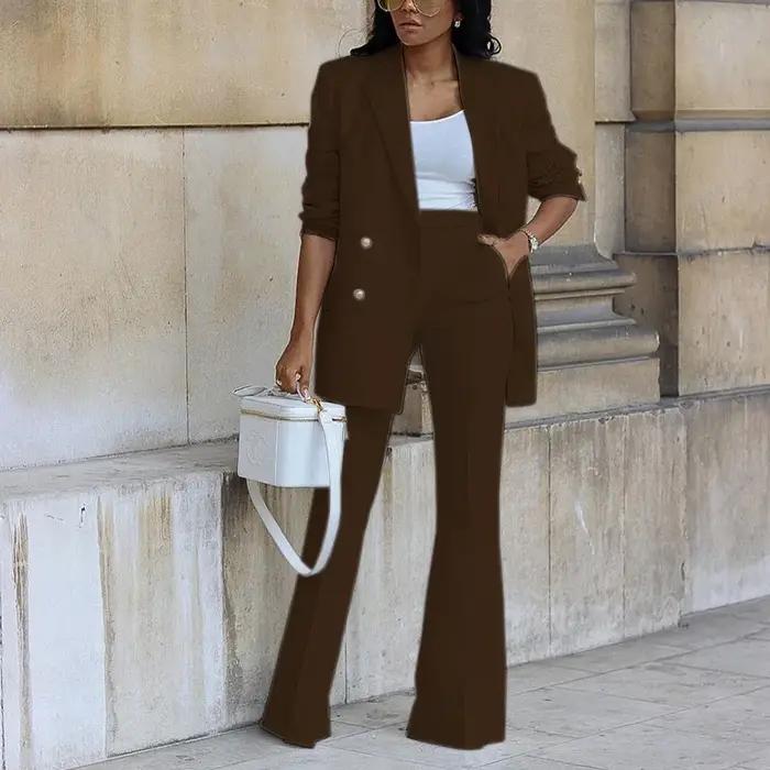 Costume deux-pieces pour femme en polyester solide, tricoté, avec col rabattu, poches pratiques et fermeture double boutonnage pour le bureau et les occasions spéciales