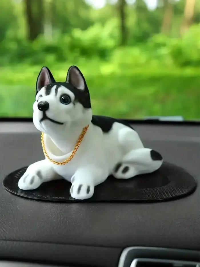 Décor de tableau de bord de chien hochant mignon