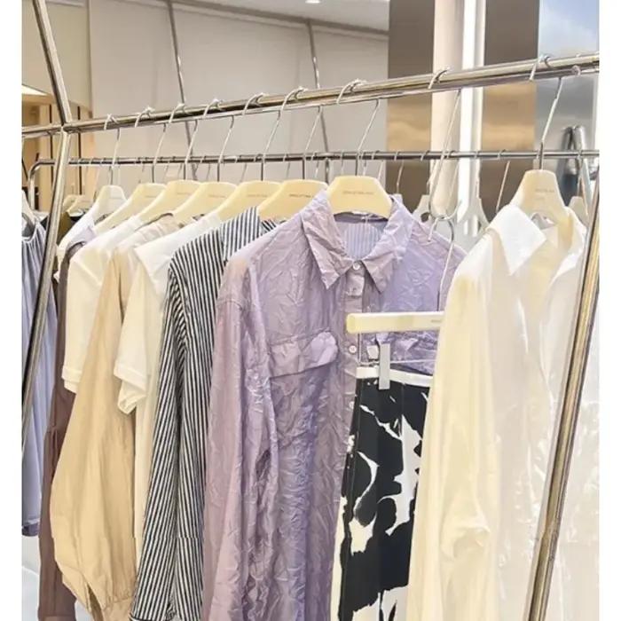 Cintre pour magasin de vêtements en bois massif peinture épaisse antidérapant non marquant pince à pantalon porte-vêtements occasions spéciales