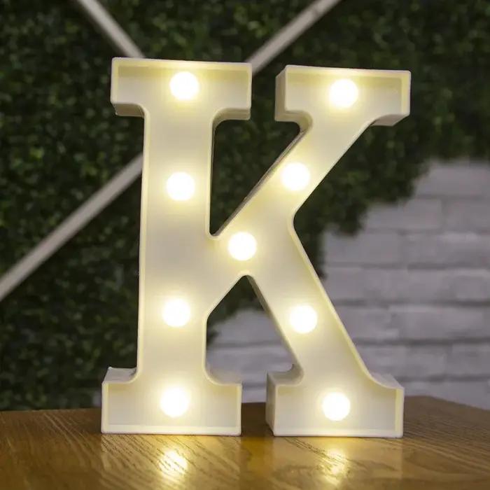 Lampes LED en forme de lettres de l'alphabet