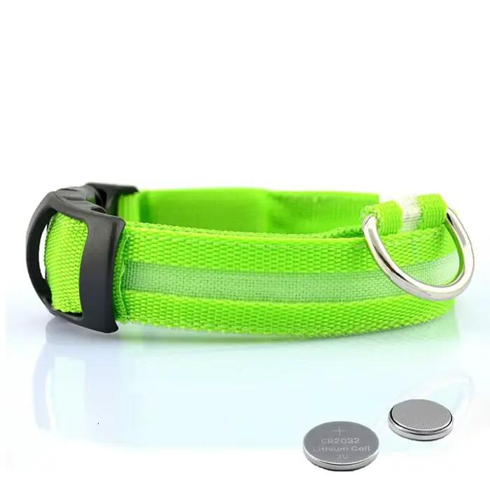 Collier Lumineux pour Chien avec Lumières LED pour Sécurité Nocturne et Style Unisexe Adapté aux Chiens et Chats Occasions Spéciales