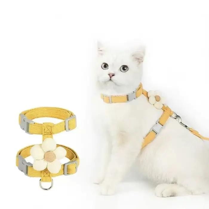 Ensemble de harnais et de laisse pour chats et chiots respirants et confortables multicolores pour promenades et occasions spéciales