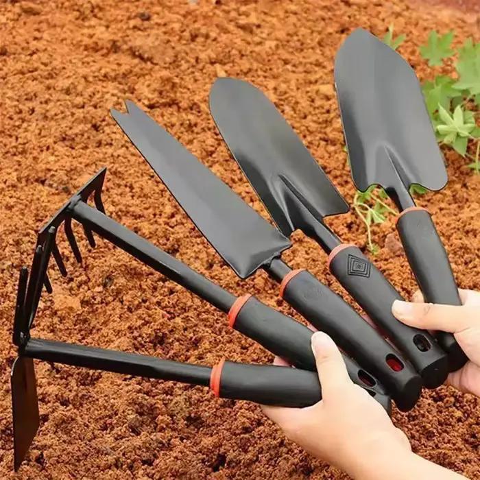 Jardin. Outil de jardinage : mini pelle, râteau, truelle pour la plantation de fleurs, légumes et plantes succulentes, petite pelle pour plantes en pot