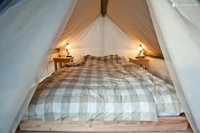 Tentes de safari de luxe pour le glamping, installation rapide, hôtel thème et hébergement éco-responsable, sur mesure