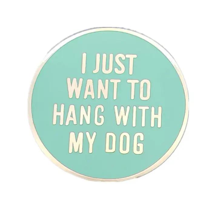 Je veux juste être avec mon chien. Broche