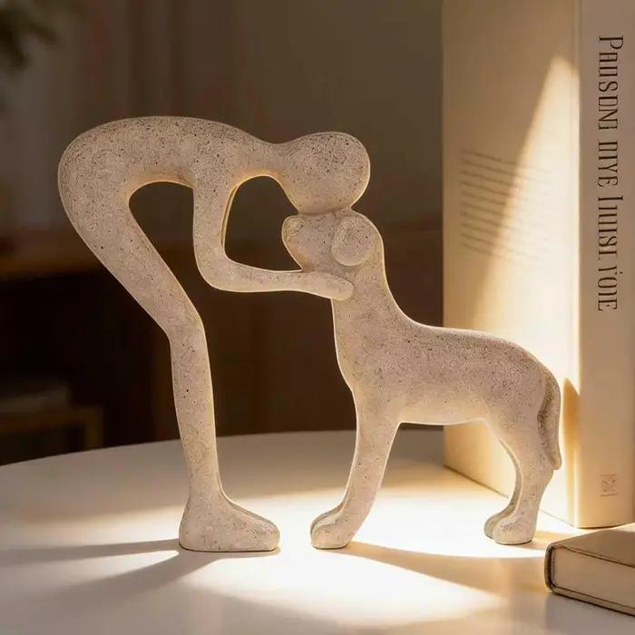 Sculpture de câlin en céramique et email gris clair pour célébrer l'amour entre humains et chiens occasions spéciales-decoration-maison-chien-amour