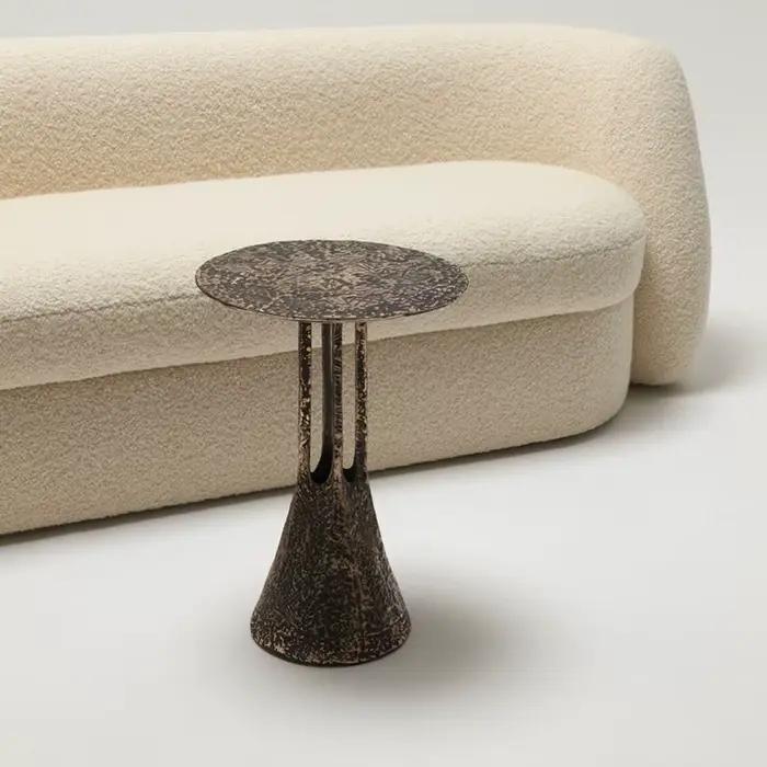 Petite table basse ronde en métal, table d'appoint en laiton antique, salon moderne, conception Manu