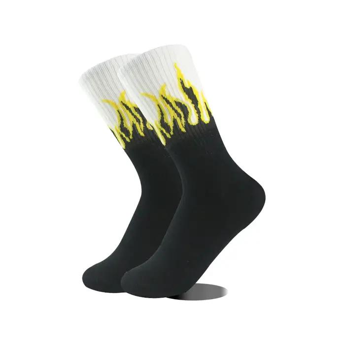 Chaussettes streetwear flammes rouges - Style hip-hop skateboard - Mode urbaine homme femme