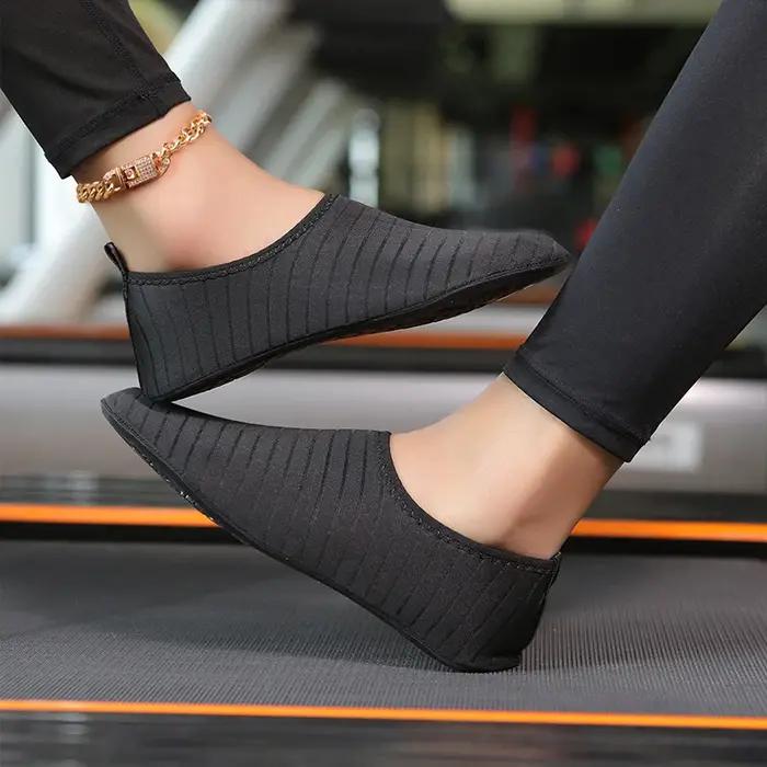 Hommes femmes Sports nautiques pieds nus Aqua chaussures unisexe natation en plein air chaussures de