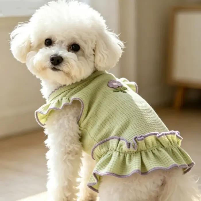 1PC Nouvelle robe pour animaux de compagnie brodée macaron avec bords à volants et gilet respirant sans manches pour chien pour l'été