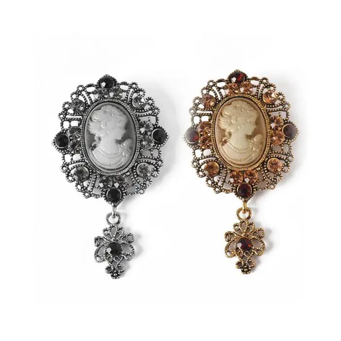 Broche rétro élégante en métal pour femmes et hommes, accessoire de mode vintage avec détails artistiques, or et orange, pour tenues de gala et cosplay