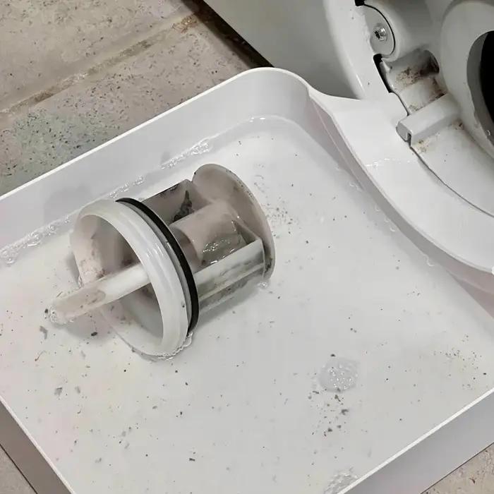 Entonnoir de vidange pour lave-linge - utilisé pour nettoyer le bac de récupération des résidus du filtre anti-peluches, empêchant les fuites d'eau dans la buanderie 