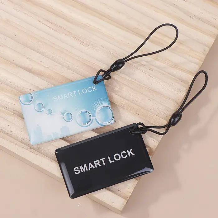 Serrure de porte intelligente Tuya TTlock BLE avec détection d'empreintes digitales et 10 cartes IC RFID pour une sécurité future à domicile occasions spéciales