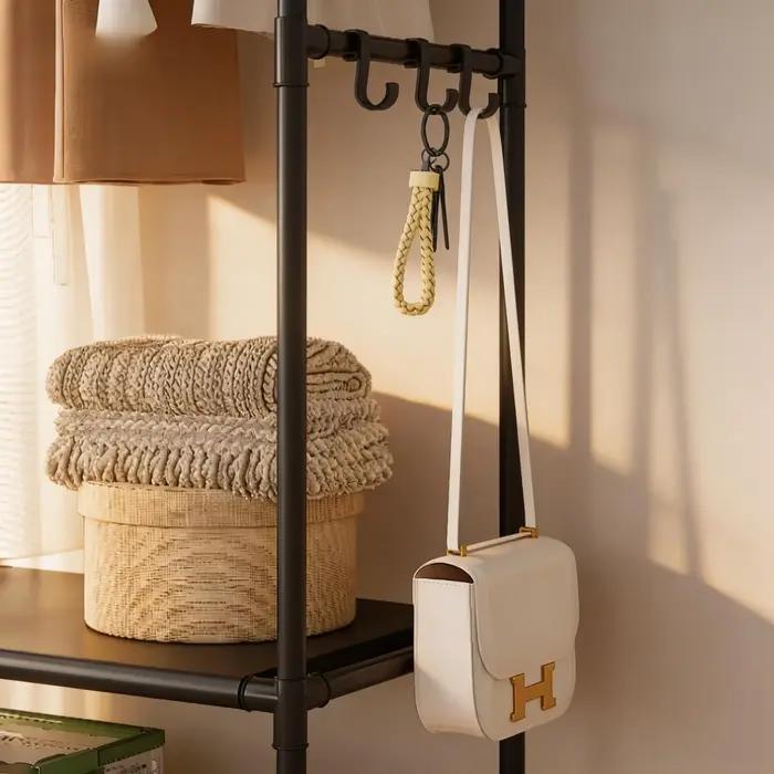 Porte-manteau multifonctionnel avec cintres