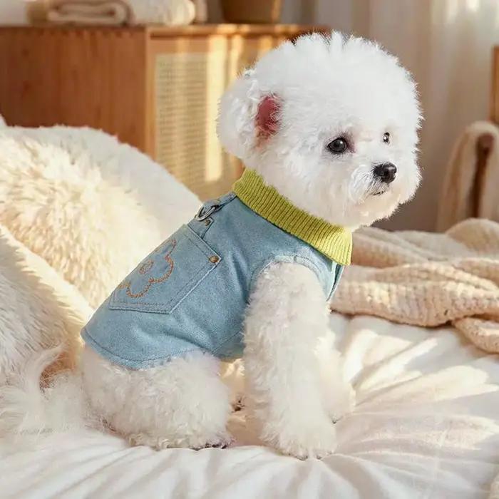 Gilet en jean pour animaux de compagnie Flower Pocket, bleu clair avec col vert citron, sans manches avec anneau en D, veste à deux pattes pour petits chiens et chats