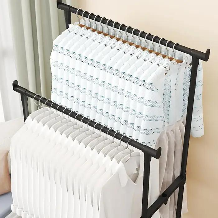 Porte-vêtements robuste pour rangement saisonnier avec étagère inférieure