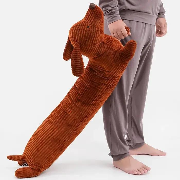 Oreiller en peluche chien teckel