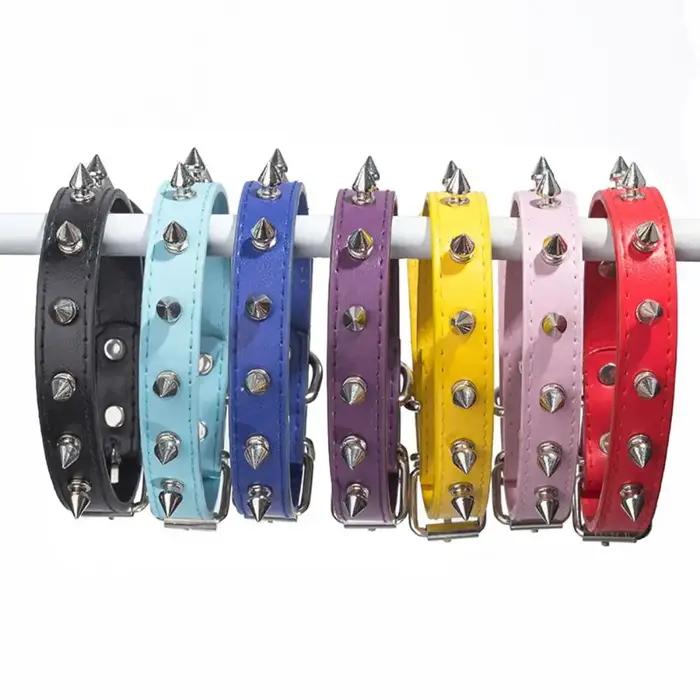 Produits pour animaux de compagnie collier en cuir pour chien chat coloré réglable colliers cloutés à pointes Cool