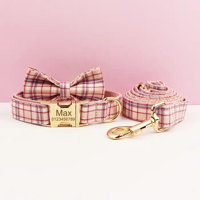 Ensemble collier et laisse pour chien à carreaux