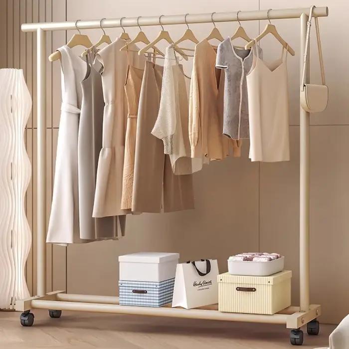 Porte-vêtements sur pied UOSU design moderne japonais acier inoxydable multifonctionel pour femmes chambre salon occasions spéciales