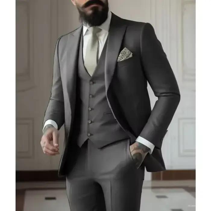 Costume élégant pour homme 3 pièces vert clair avec revers en pointe