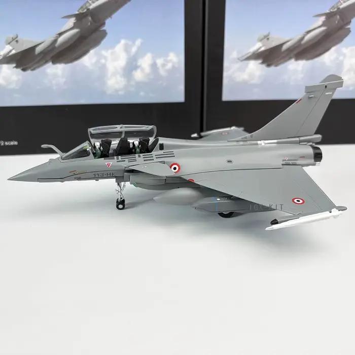 Modèle d'avion de chasse Rafale de l'Armée de l'Air française à l'échelle 1:72
