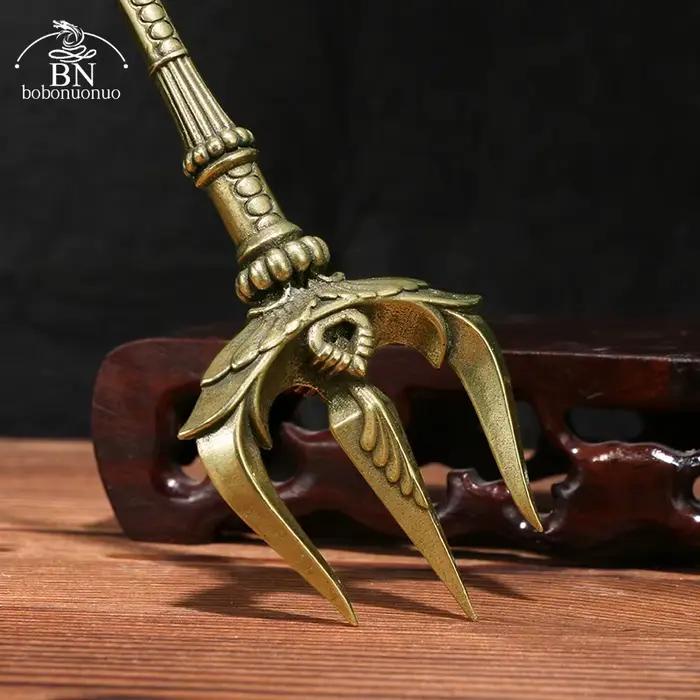 Couteau à thé Trident en cuivre figurine miniature en laiton vintage décorations de mythologie grecque accessoire d'arme de Poseidon pour femmes occasions spéciales
