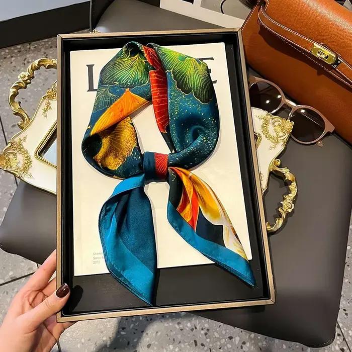 Foulard carré imprimé de luxe pour femmes