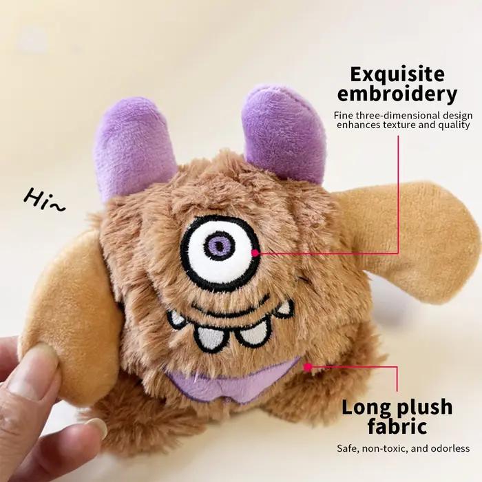Un petit chien monstre en peluche