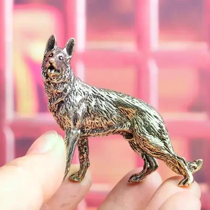 Figurines miniatures de chien porte-bonheur en cuivre vintage ornements de bureau pour animaux de compagnie pour la maison et le bureau occassions spéciales装饰描述以中文结束,前面部分保持不变。