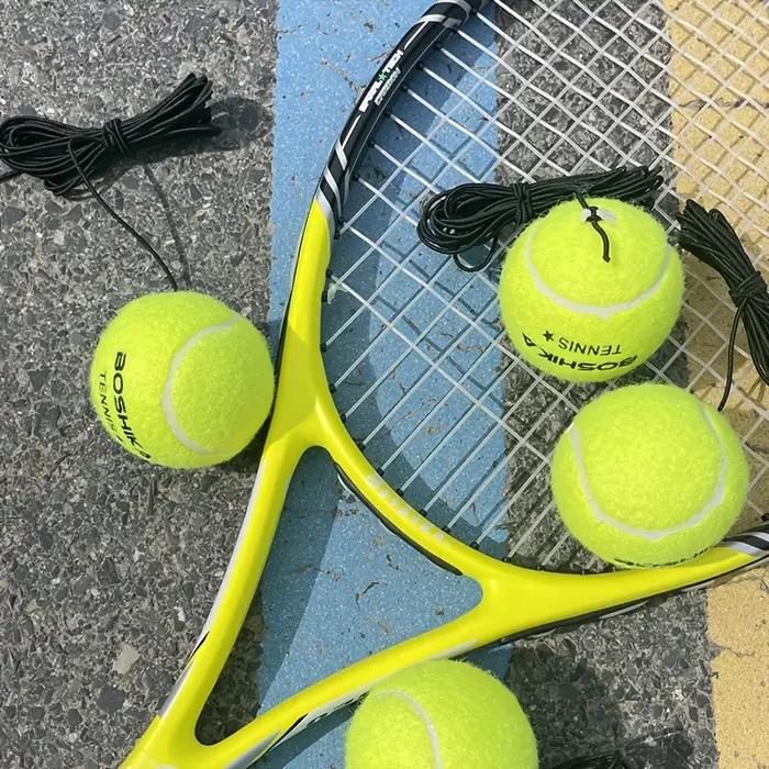 Balle de tennis avec cordon pour l'entraînement individuel