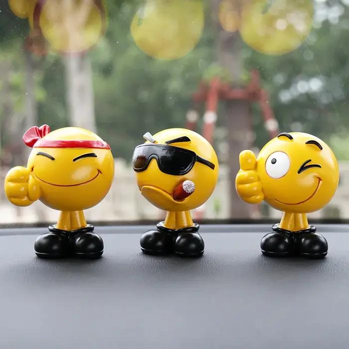 Poupée à tête secouante créative pour décoration de voiture, sac d'expression de dessin animé mignon