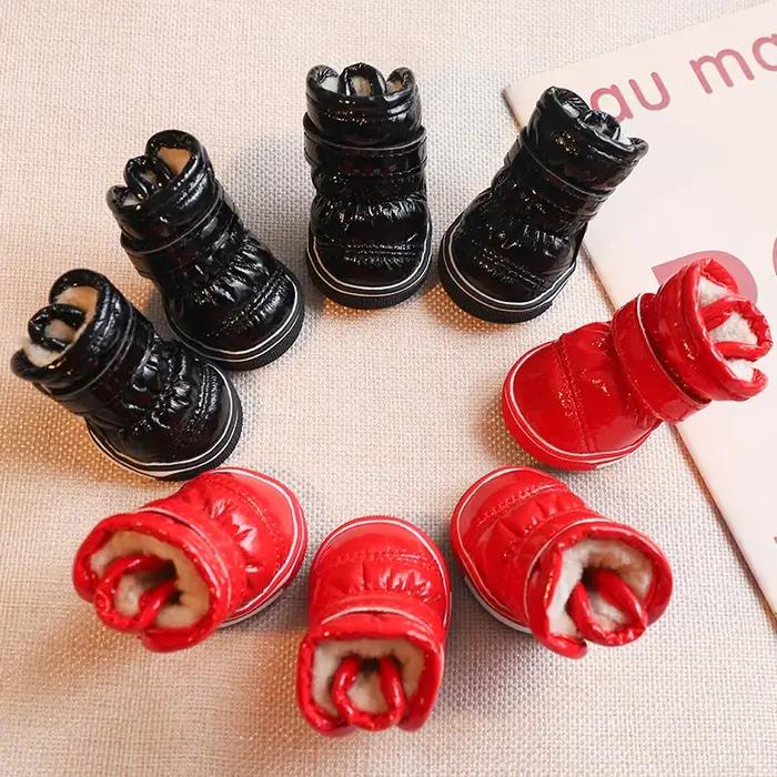 Bottes de neige coordonnantes pour petits chiens