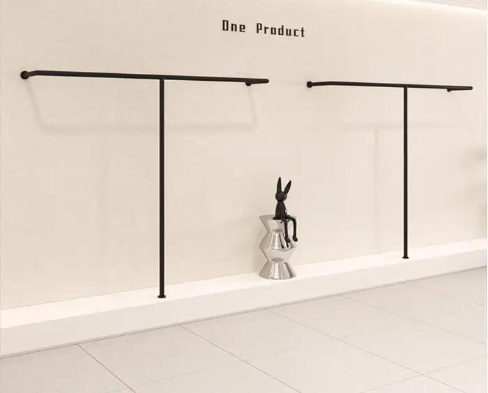 Présentoirs de magasin de vêtements
