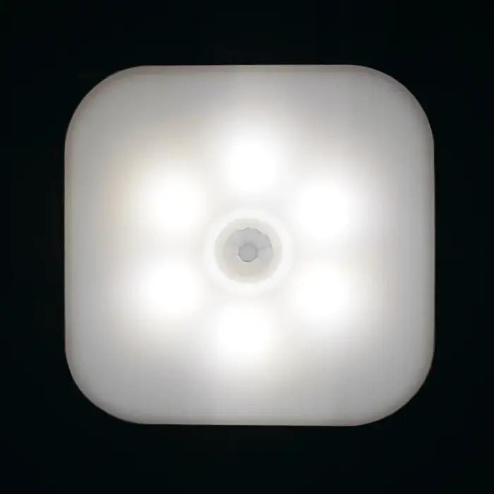 Veilleuse avec prise ue capteur de mouvement intelligent LED lampe de nuit capteur de mouvement lumi