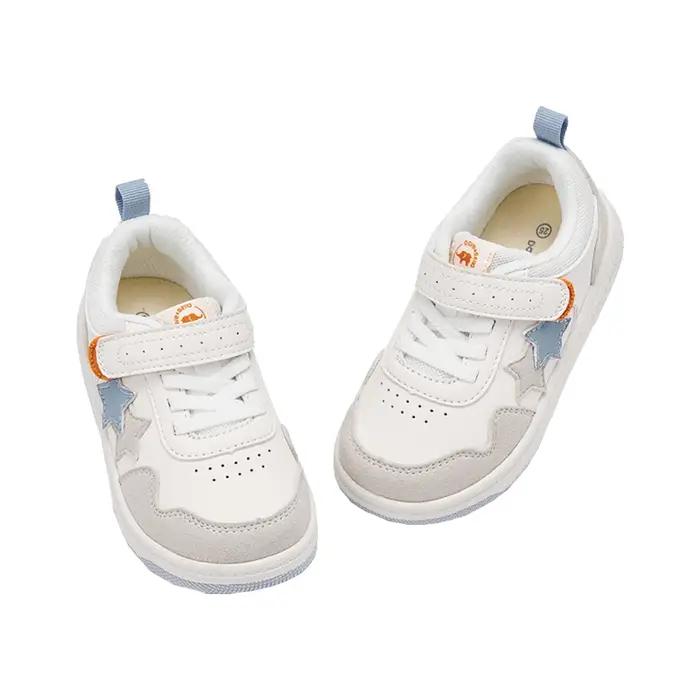 Baskets blanches pour enfant décontractées et respirantes de Dave & Bella, parfaites pour les journées d'école, sorties familiales et occasions spéciales automnales