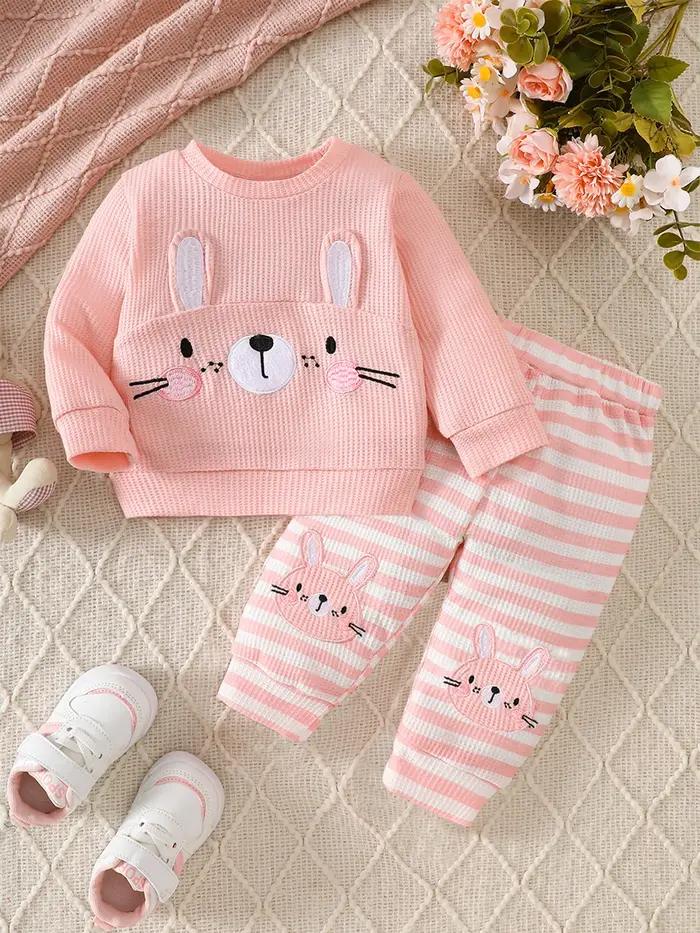 Broderie de lapin mignon pour bébés et tout-petits