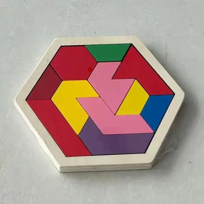 Planche de puzzle en bois de forme géométrique