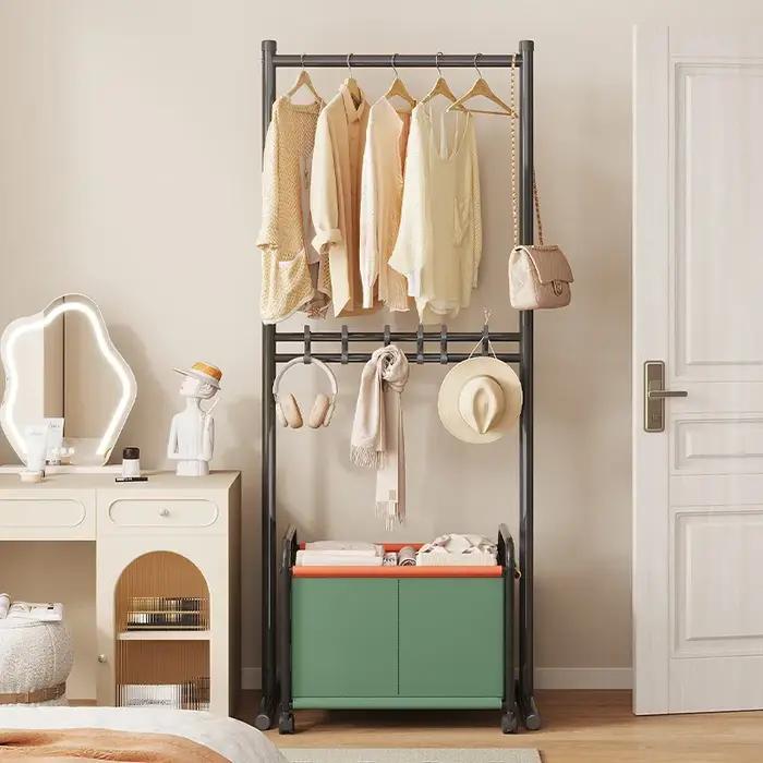 Porte-manteau mural en métal moderne pour accrocher vêtements et chapeaux entrée accueillante et bien organisée pour maison et hôtel