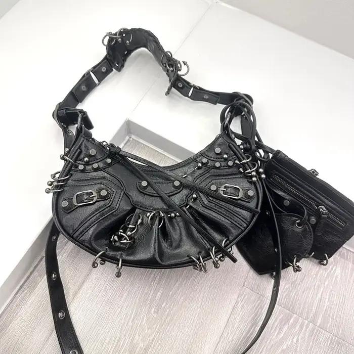 Ensemble de sacs punk pour femmes, sac fourre-tout décontracté clouté avec pochette assortie, design robuste pour femme occasions spéciales