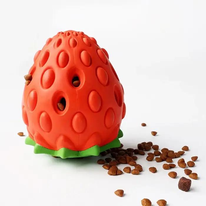 Balle à mâcher pour chien en forme de fraise
