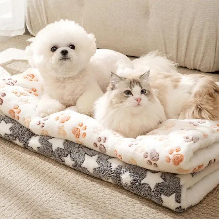 Lit en flanelle imprimé patte de chien pour chiens confort douillet repos canapé lit couverture coussin sécurité occasions spéciales