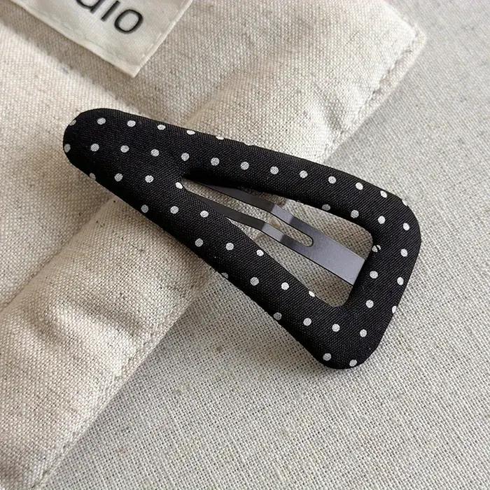 Pince à cheveux triangulaire à pois pour filles accessoire de cheveux en tissu pour frange et cheveux latéraux occassions spéciales femmes