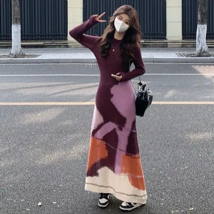 Vêtements pour femmes haut de gamme sens mode et mince motif de couleur contrastée doux cireux Mohair robe tricotée pull robe longue