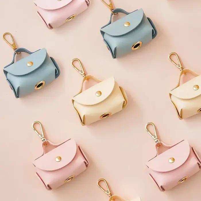 Distributeur de sacs poubelles pour chiens